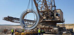 Sustitución del rodamiento de giro de la apiladora recuperadora